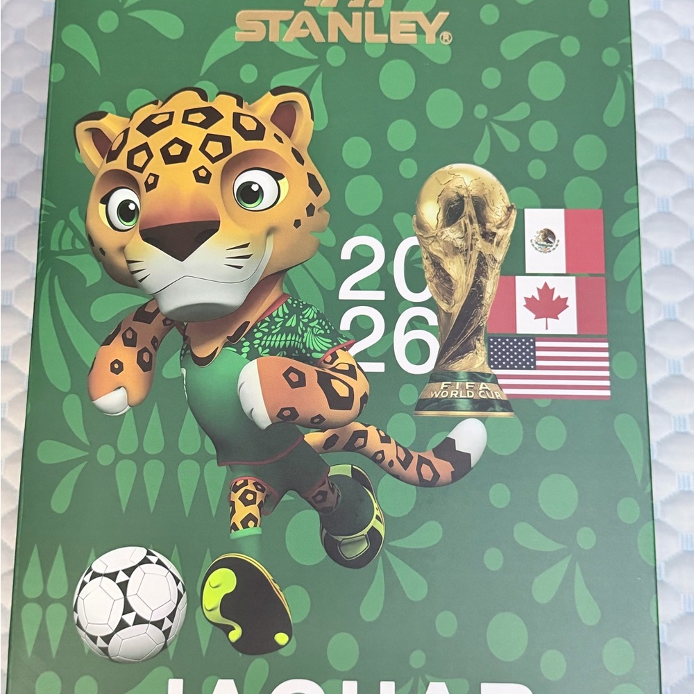 NIB Stanley Green FIFA World Cup 2026 40oz Quencher Tumbler w/Handle